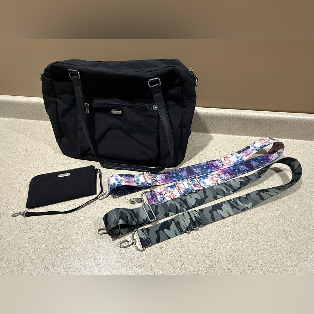 Baggallini 4pcs Bundle Overnight Bag Guitar Straps Wristlet